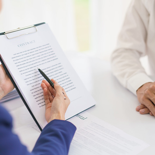 Lawyer woman explaining business contract and giving consultation legal agreement with businessman